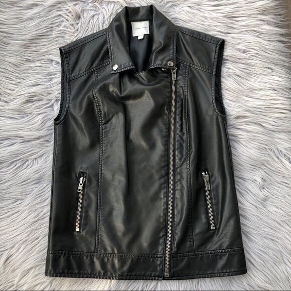🚨 UO Silence + Noise Vegan Leather Moto Vest - Picture 2 of 10
